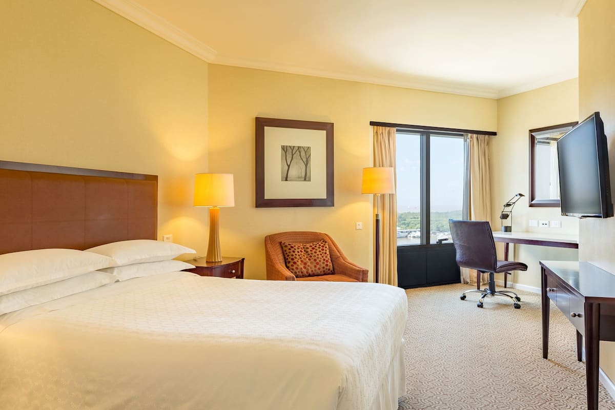 Club Room, 1 Queen Bed