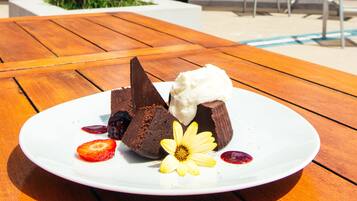 2 restaurants, breakfast, lunch, dinner served; Italian cuisine