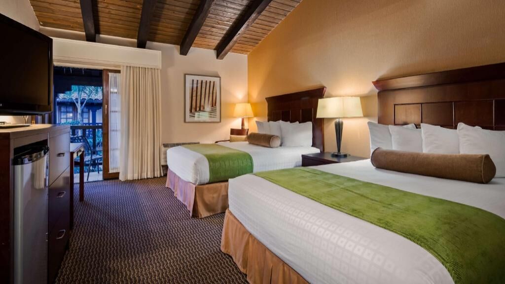 Premium bedding, in-room safe, desk, laptop workspace