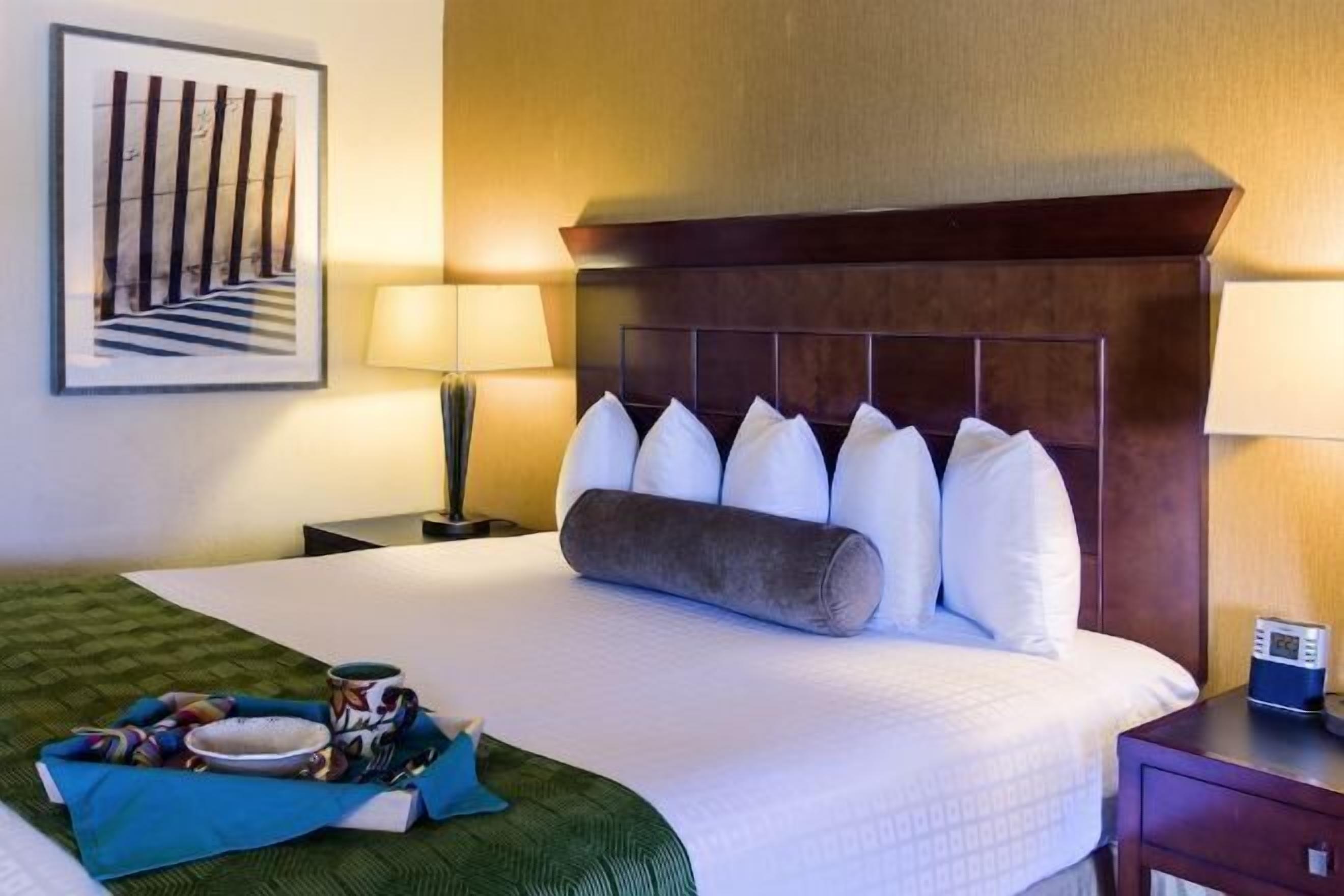 Premium bedding, in-room safe, desk, laptop workspace