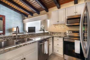 Suite, 1 King Bed, Non Smoking, Kitchen (Living Room;Oversized Room) | Private kitchenette | Fridge, microwave, coffee/tea maker