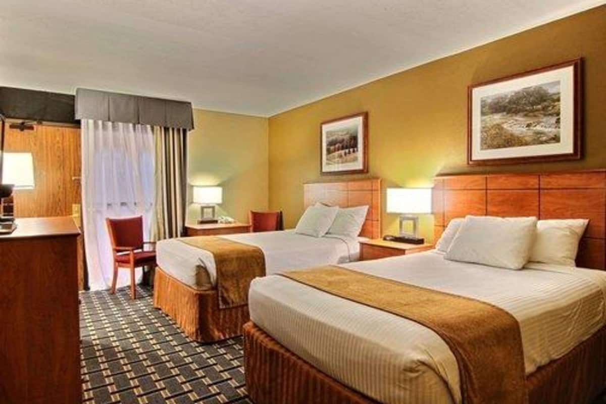 desk, iron/ironing board, cots/infant beds, rollaway beds