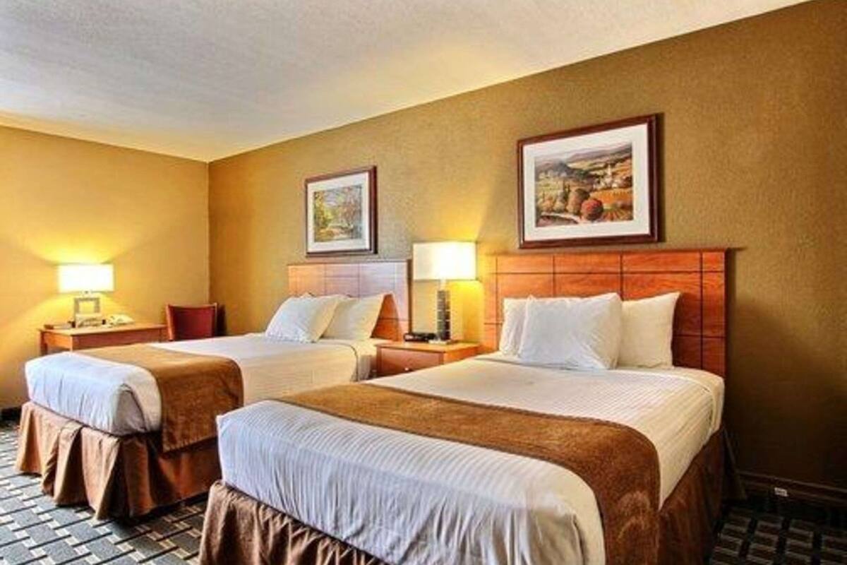 desk, iron/ironing board, cots/infant beds, rollaway beds