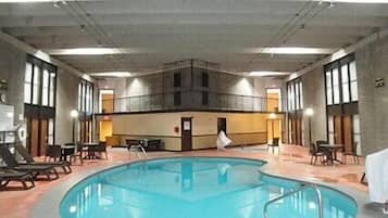 Indendørs pool