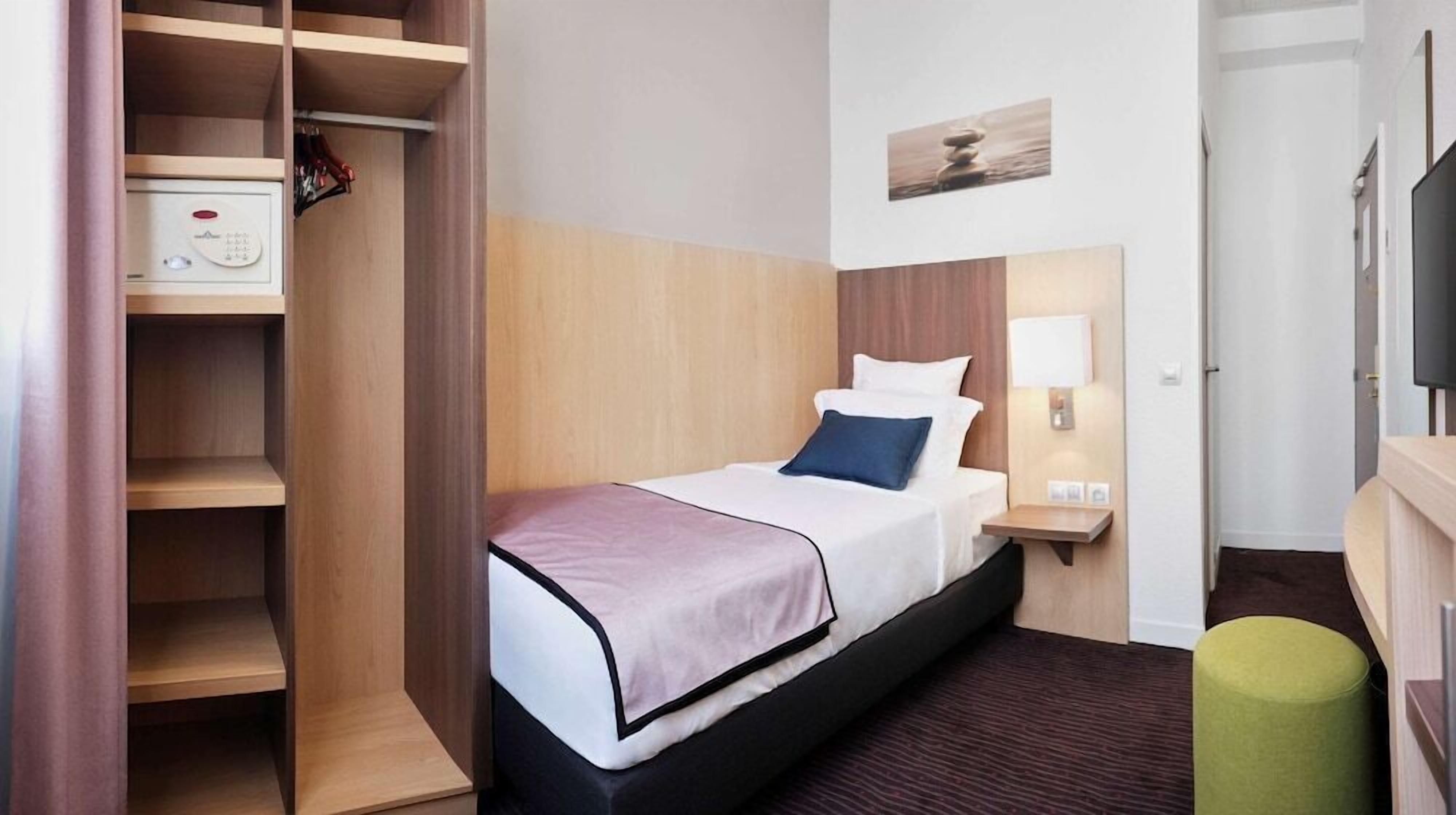 Ropa de cama de alta calidad, camas Select Comfort y minibar 