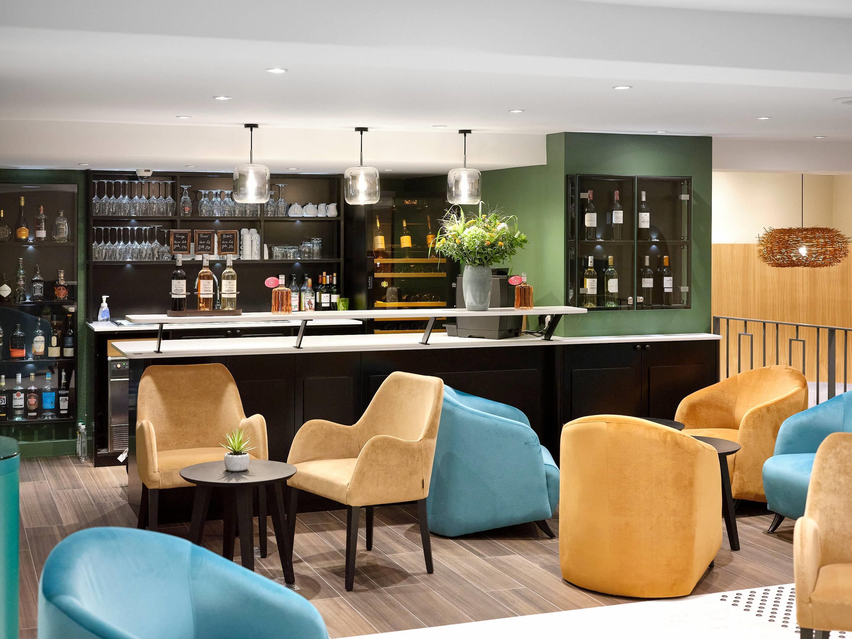 Bar lounge