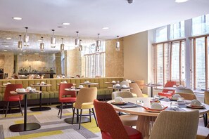 Daily buffet breakfast for a fee - Quality Hotel Bordeaux Centre (Bordeaux)