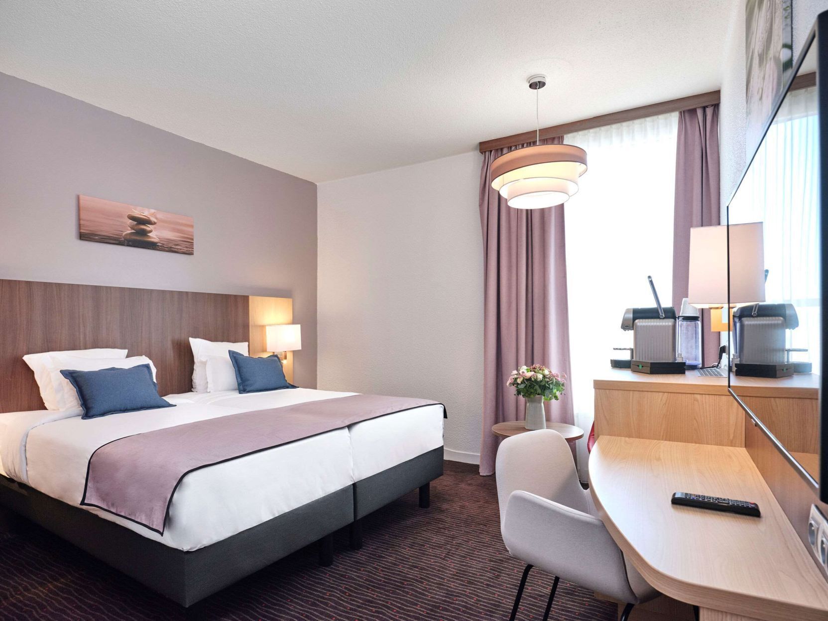 Ropa de cama de alta calidad, camas Select Comfort y minibar 