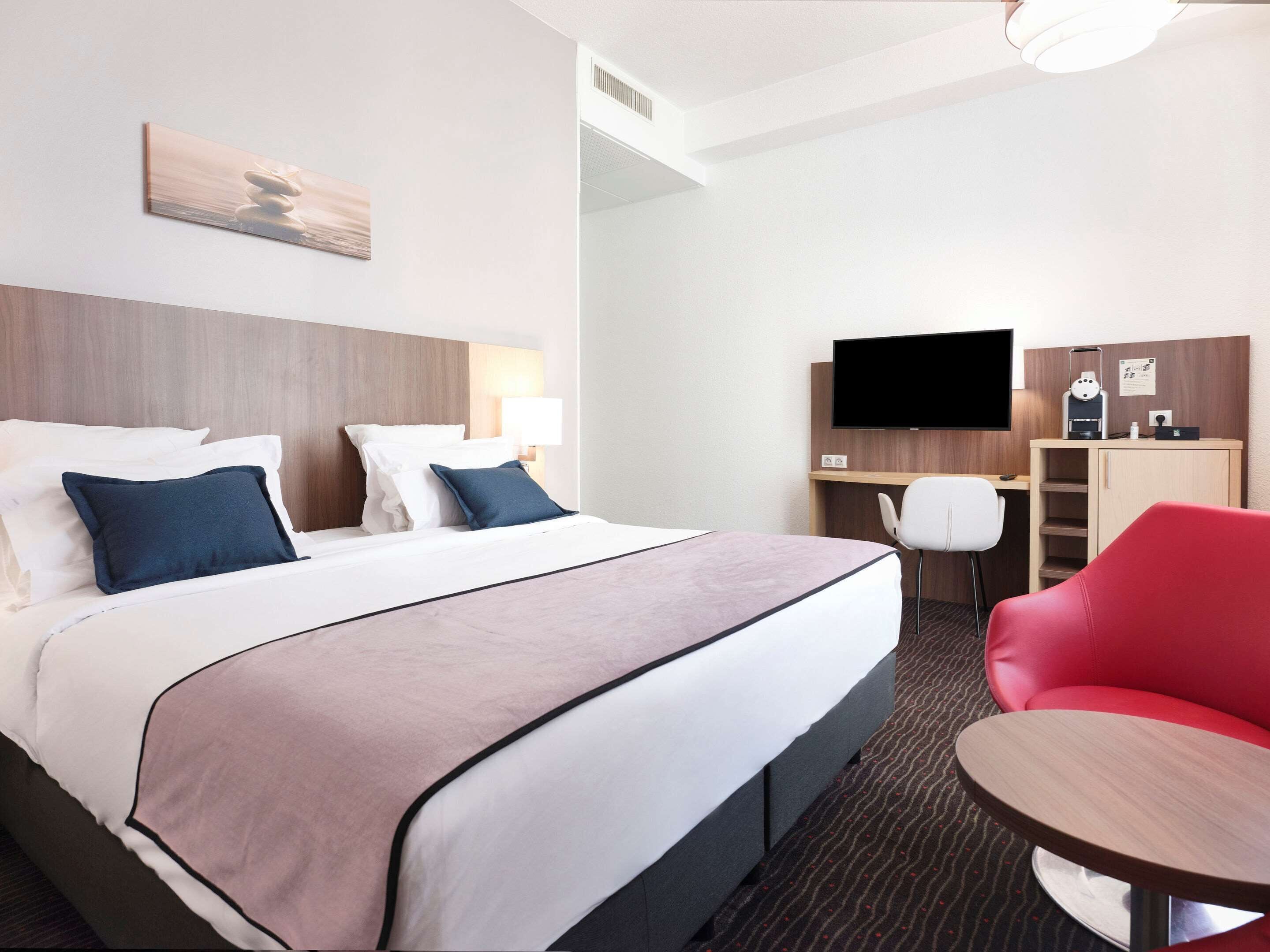 standard queen room | premium bedding, select comfort beds, minibar, in-room safe