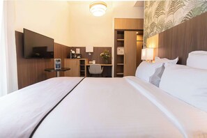Room, 1 Double Bed, Non Smoking | Premium bedding, Select Comfort beds, minibar, in-room safe