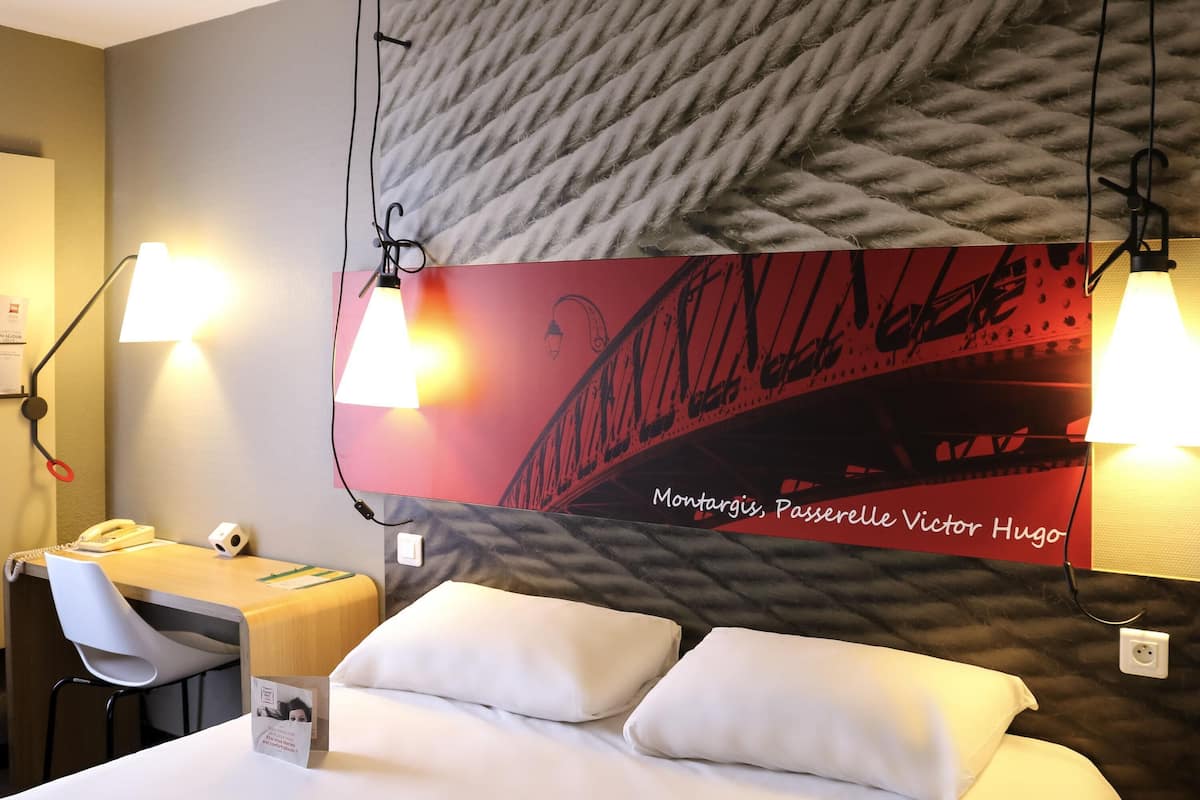 Standard Double Room, 1 Double Bed | Premium bedding, in-room safe, desk, iron/ironing board
