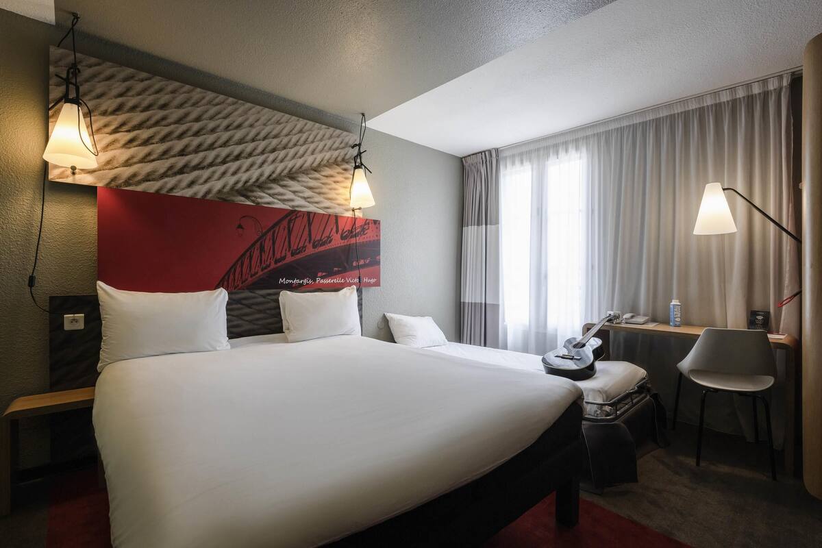 premium bedding, in-room safe, desk, iron/ironing board