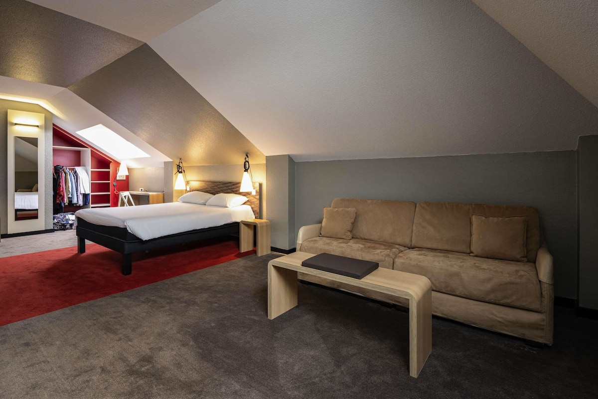 Habitación estándar, varias camas | Ropa de cama de alta calidad y caja de seguridad en la habitación