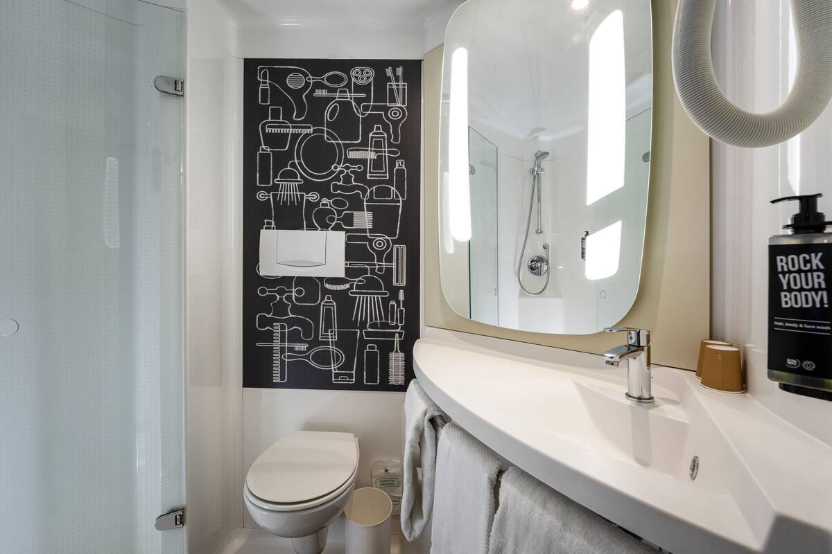 standard double room, 1 double bed | premium bedding, in-room safe, desk, iron/ironing board