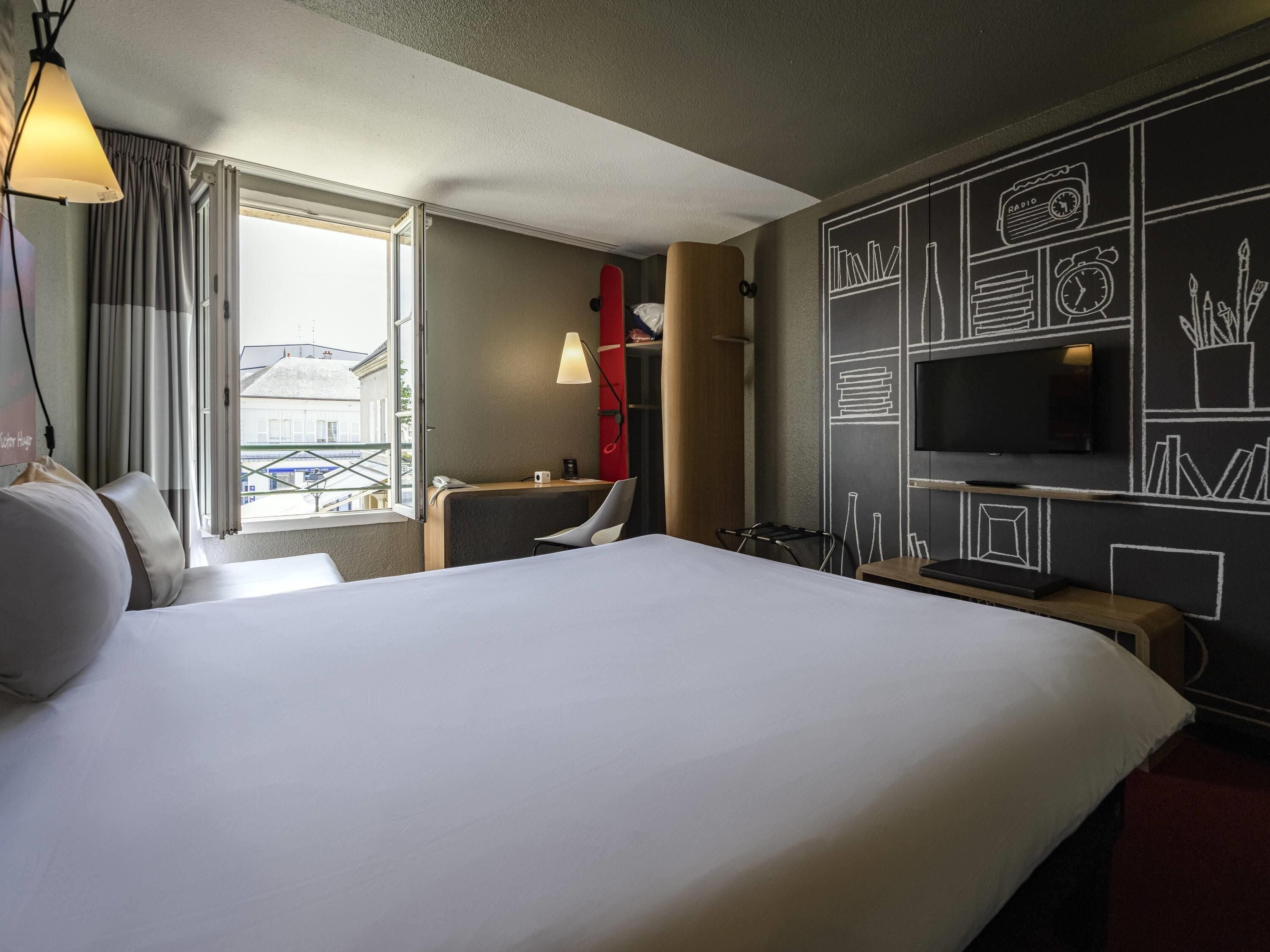 Premium bedding, in-room safe, desk, iron/ironing board
