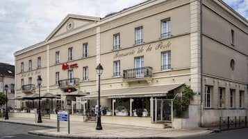 Déjeuner et dîner servis sur place
