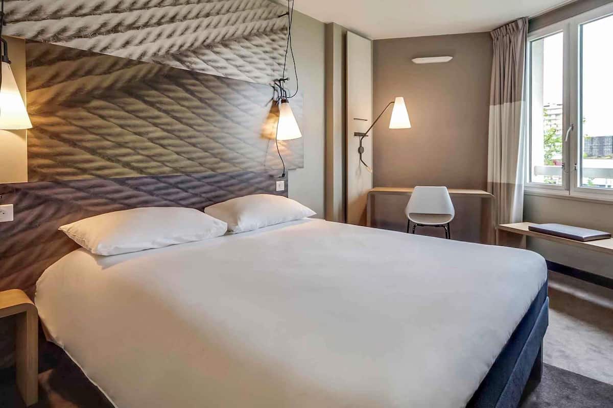 standard double room, 1 double bed | premium bedding, desk, blackout curtains, soundproofing