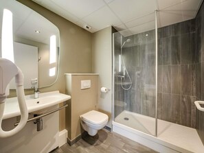 Premium bedding, desk, blackout curtains, soundproofing - ibis Orléans Centre Gare (Orléans)