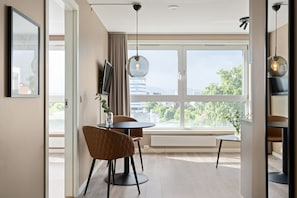 Appartement Exécutif, 1 chambre | Surmatelas, décoration personnalisée, ameublement personnalisé, bureau