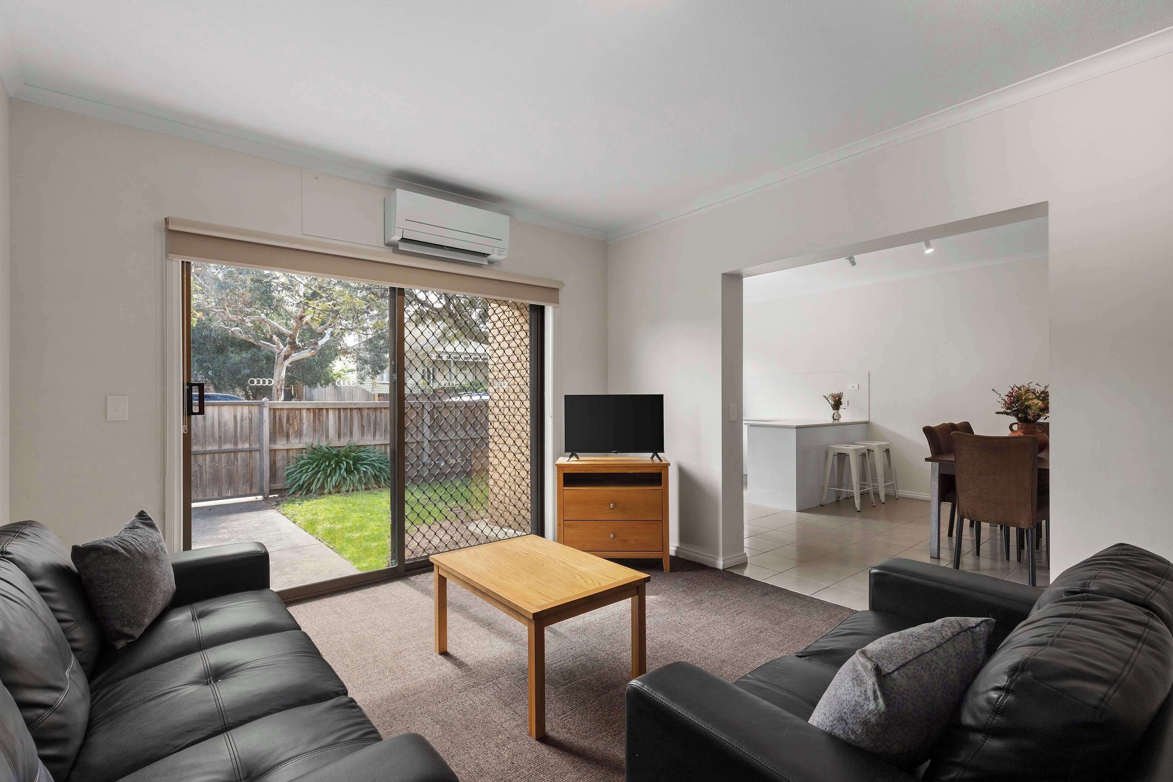 standard apartment, 2 bedrooms, non smoking, kitchen (living room) | desk, blackout curtains, soundproofing, iron/ironing board