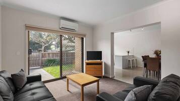 Standard Apartment, 2 Bedrooms, Non Smoking, Kitchen (Living Room) | Meja, langsir/tirai gelap terus, kalis bunyi, seterika/papan seterika