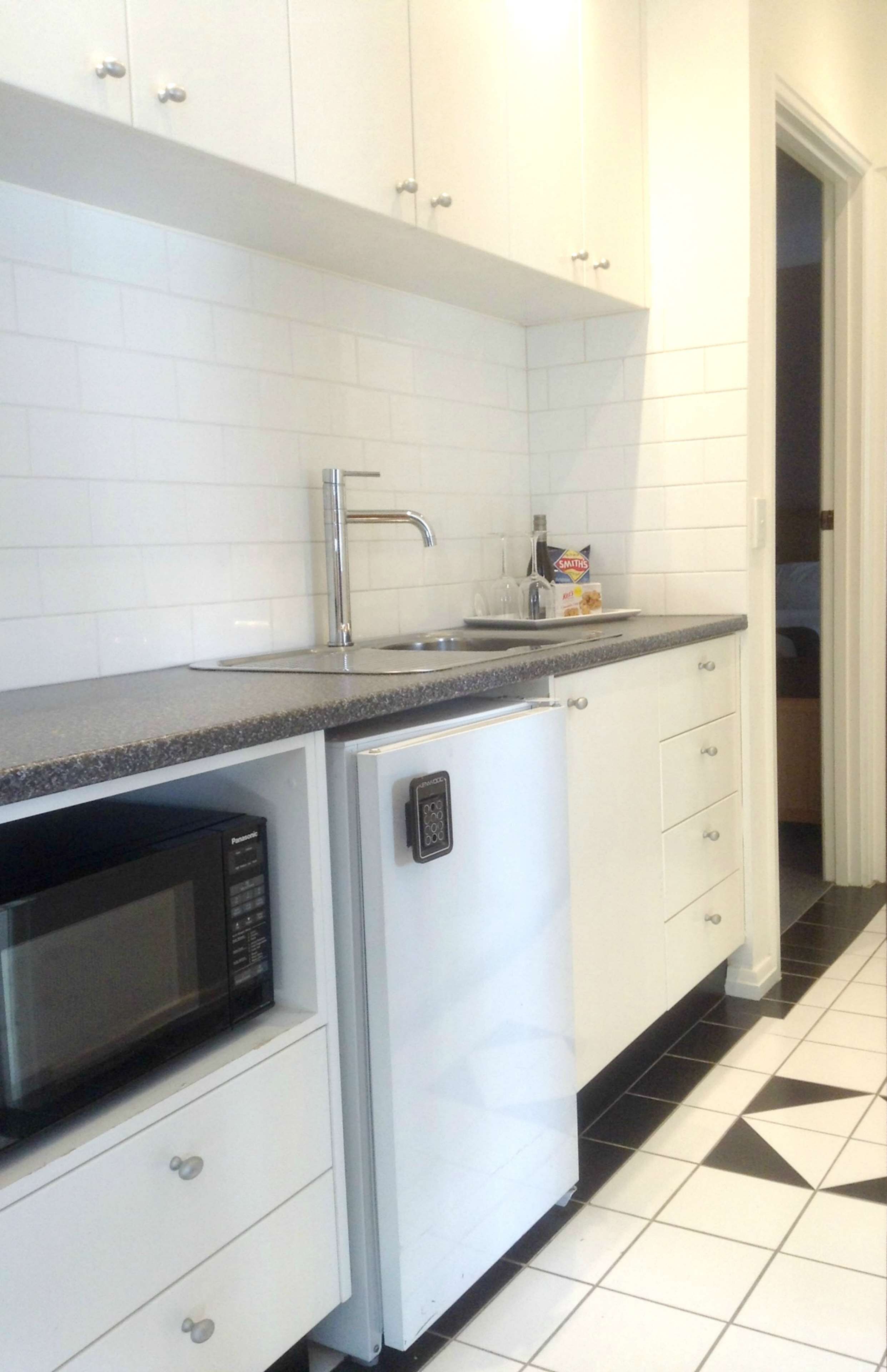 standard apartment, multiple beds, non smoking, kitchenette (living room) | private kitchen | fridge, coffee/tea maker, electric kettle, freezer