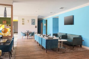 Serves breakfast, lunch, and dinner - Holiday Inn Birmingham M6 Jct7 by IHG (Birmingham)