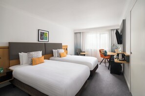 Desk, iron/ironing board, free cribs/infant beds, free wired internet - Holiday Inn Birmingham M6 Jct7 by IHG (Birmingham)