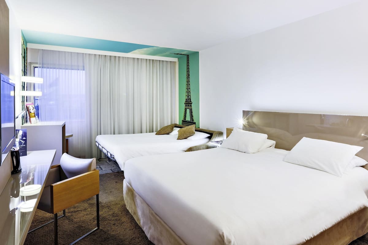 Family Double Room, 1 Double Bed with Sofa bed | Premium bedding, in-room safe, desk, laptop workspace