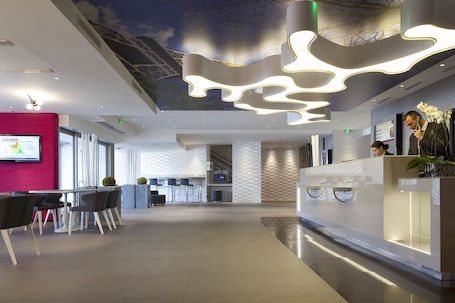 Lobby. Mercure Paris Vaugirard Porte de Versailles