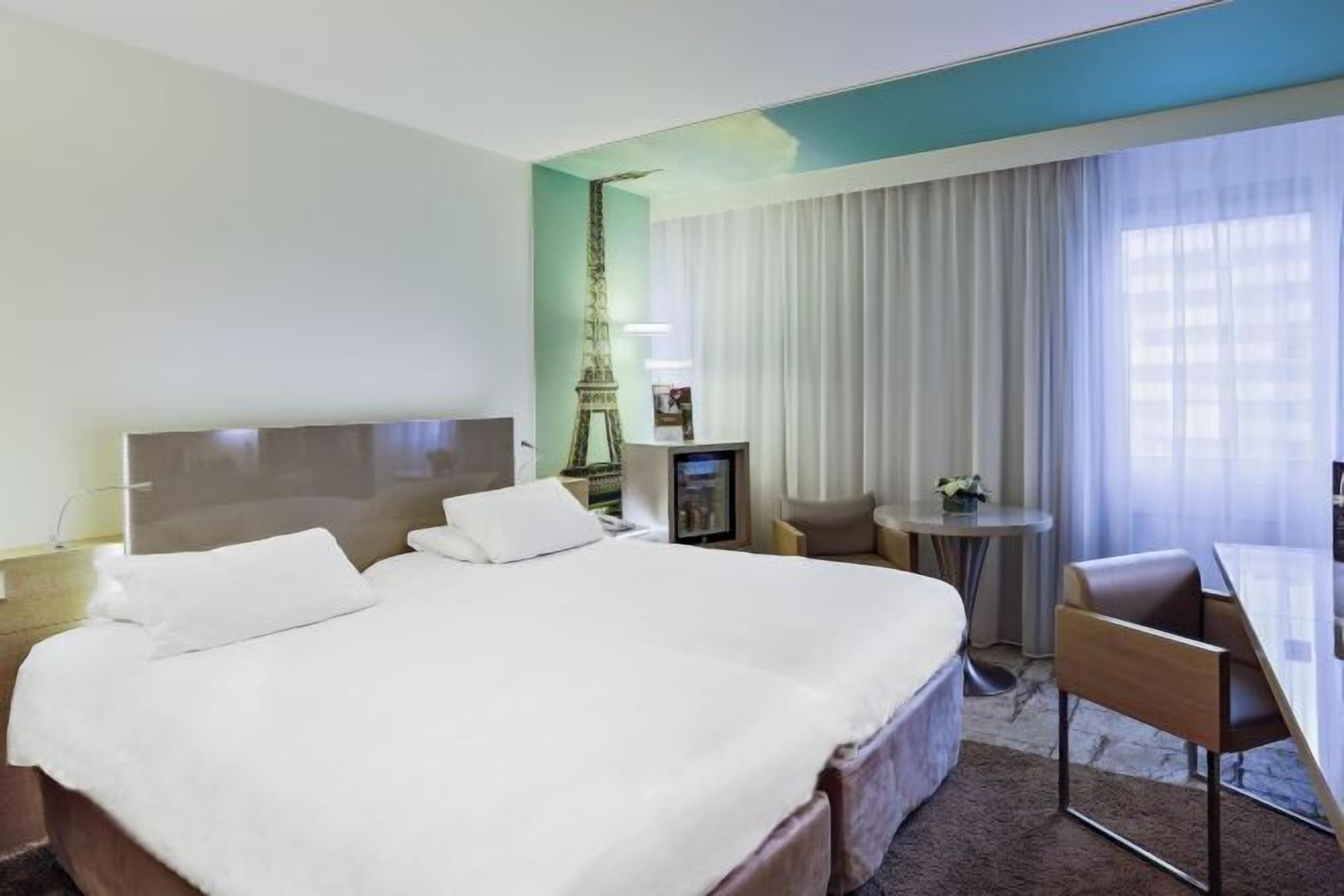 Hochwertige Bettwaren, Minibar (mit einigen kostenlosen Artikeln)