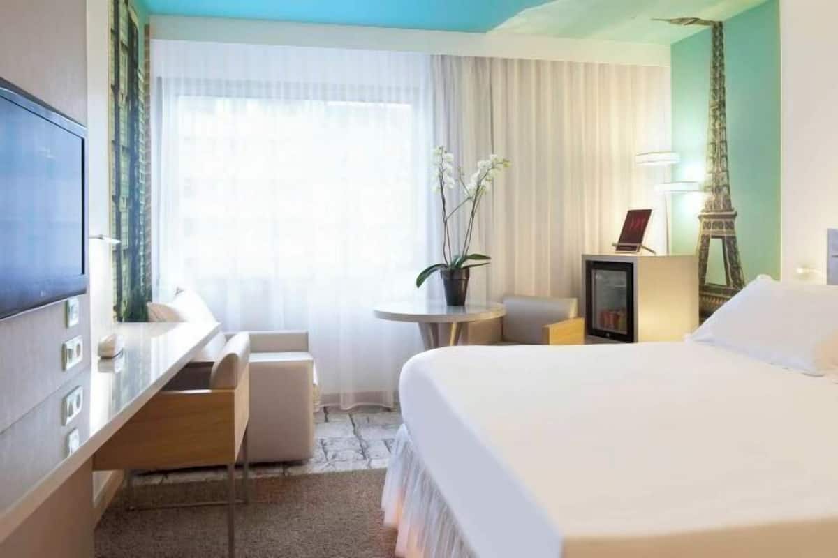 Premium bedding, free minibar items, in-room safe, desk