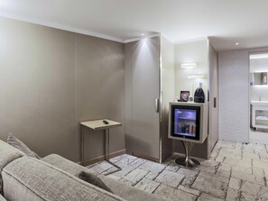 Suite, 1 Doppelbett und Schlafsofa | Hochwertige Bettwaren, Minibar (mit einigen kostenlosen Artikeln)