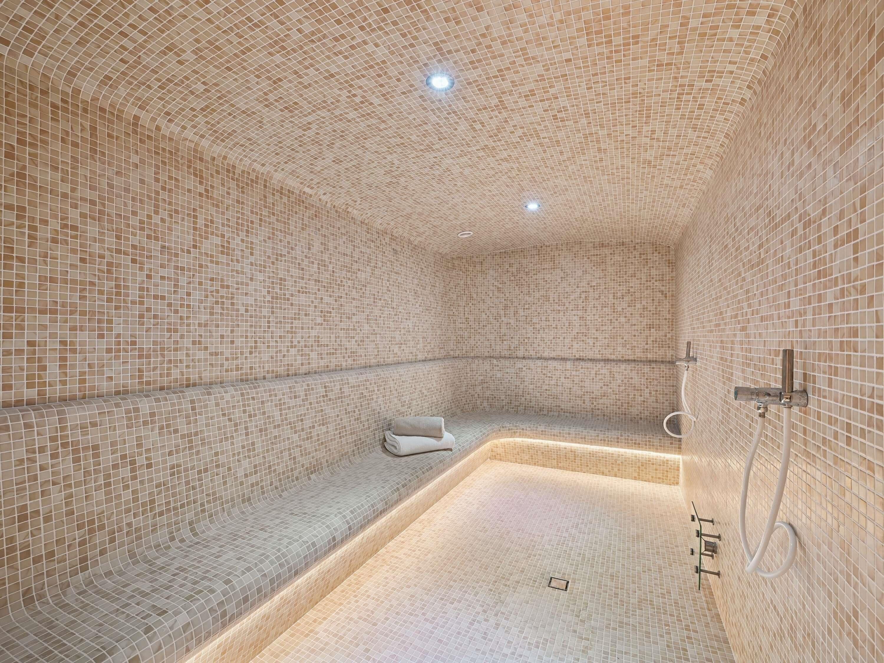 Espace de soins pour les couples, sauna, bain à remous, hammam