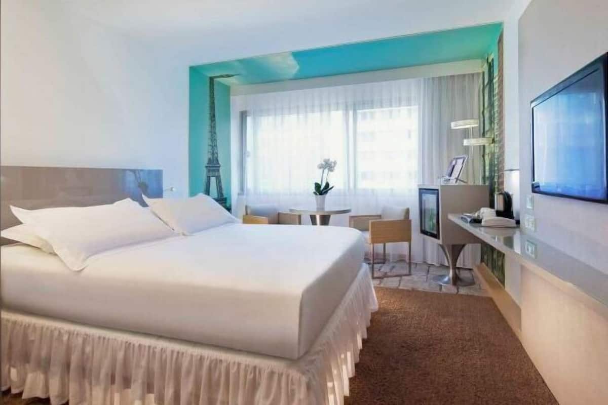 Premium bedding, free minibar items, in-room safe, desk