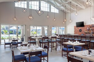 Se ofrece un desayuno a la carta todos los días (por un coste adicional)