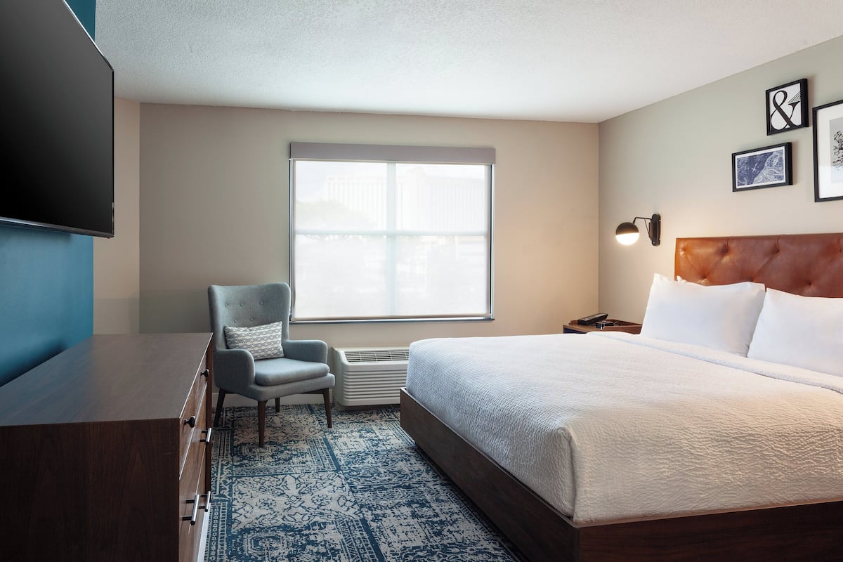 Hypo-allergenic bedding, pillowtop beds, in-room safe, desk