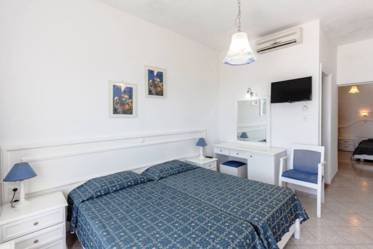 Standard Triple Room | Cribs (free), WiFi (free)