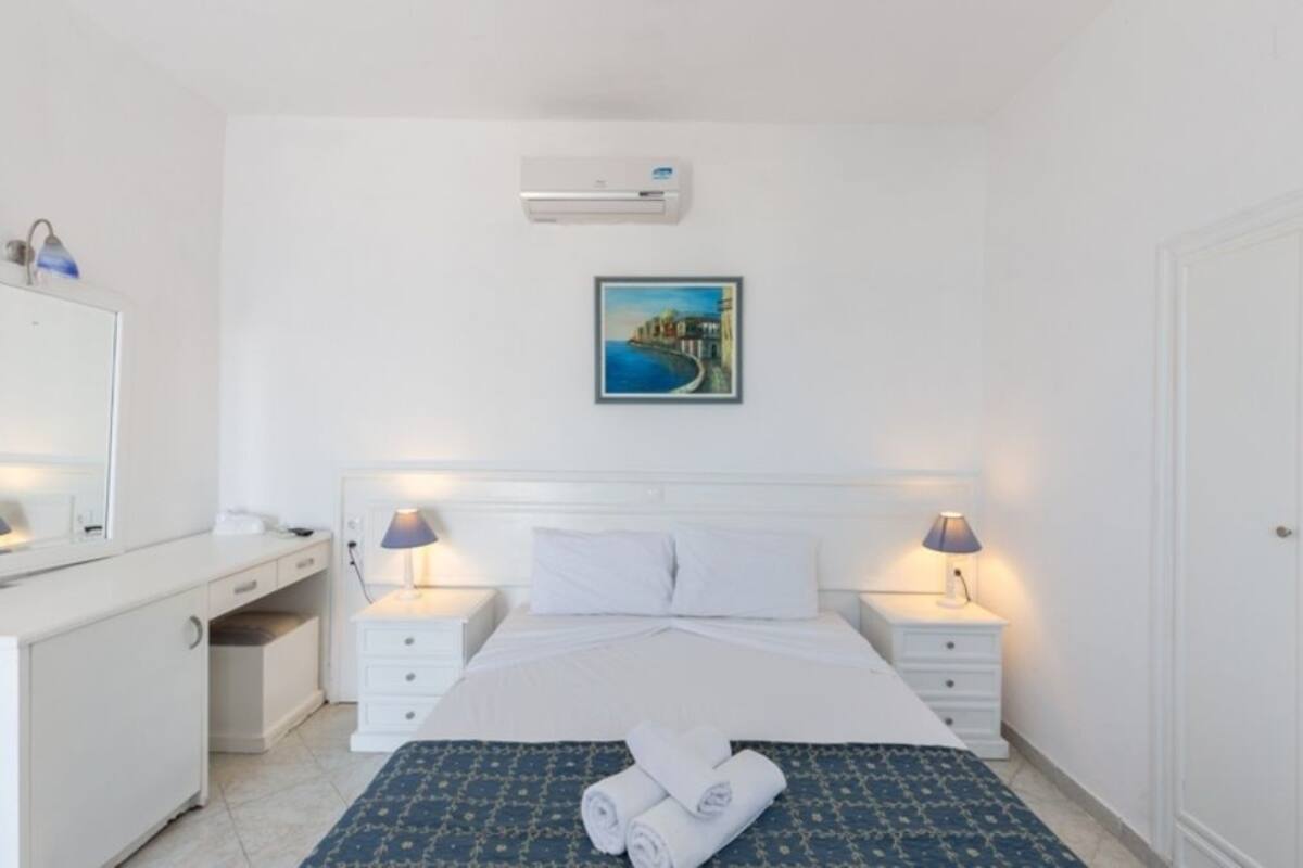 Cribs (free), WiFi (free)