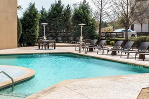 Outdoor pool, open 10:00 AM to 10:00 PM, pool loungers - Sheraton Dallas Hotel by the Galleria (Dallas)