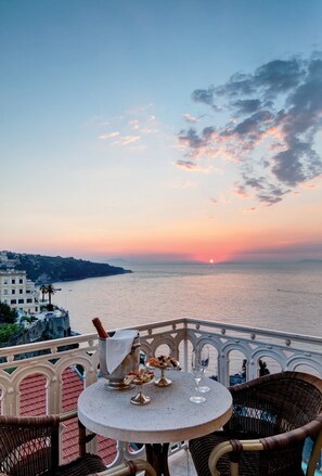 1 bedroom, Frette Italian sheets, premium bedding, minibar