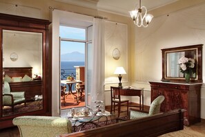 Deluxe Double Room, Balcony, Sea View | 1 bedroom, Frette Italian sheets, premium bedding, minibar - Grand Hotel Excelsior Vittoria (Sorrento)