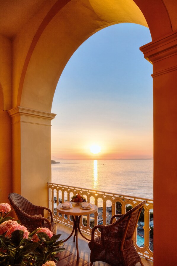 1 bedroom, Frette Italian sheets, premium bedding, minibar - Grand Hotel Excelsior Vittoria (Sorrento)