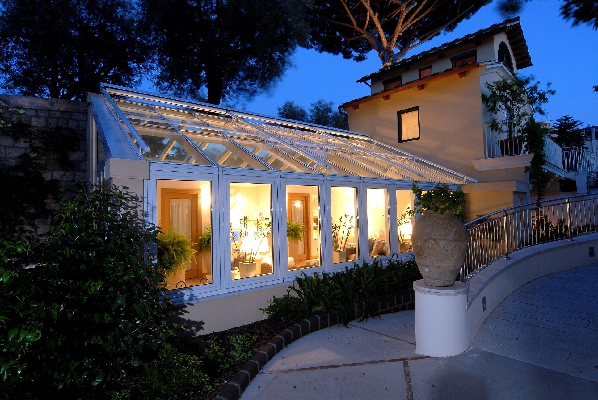 Hot tub, body treatments, hydrotherapy, deep-tissue massages