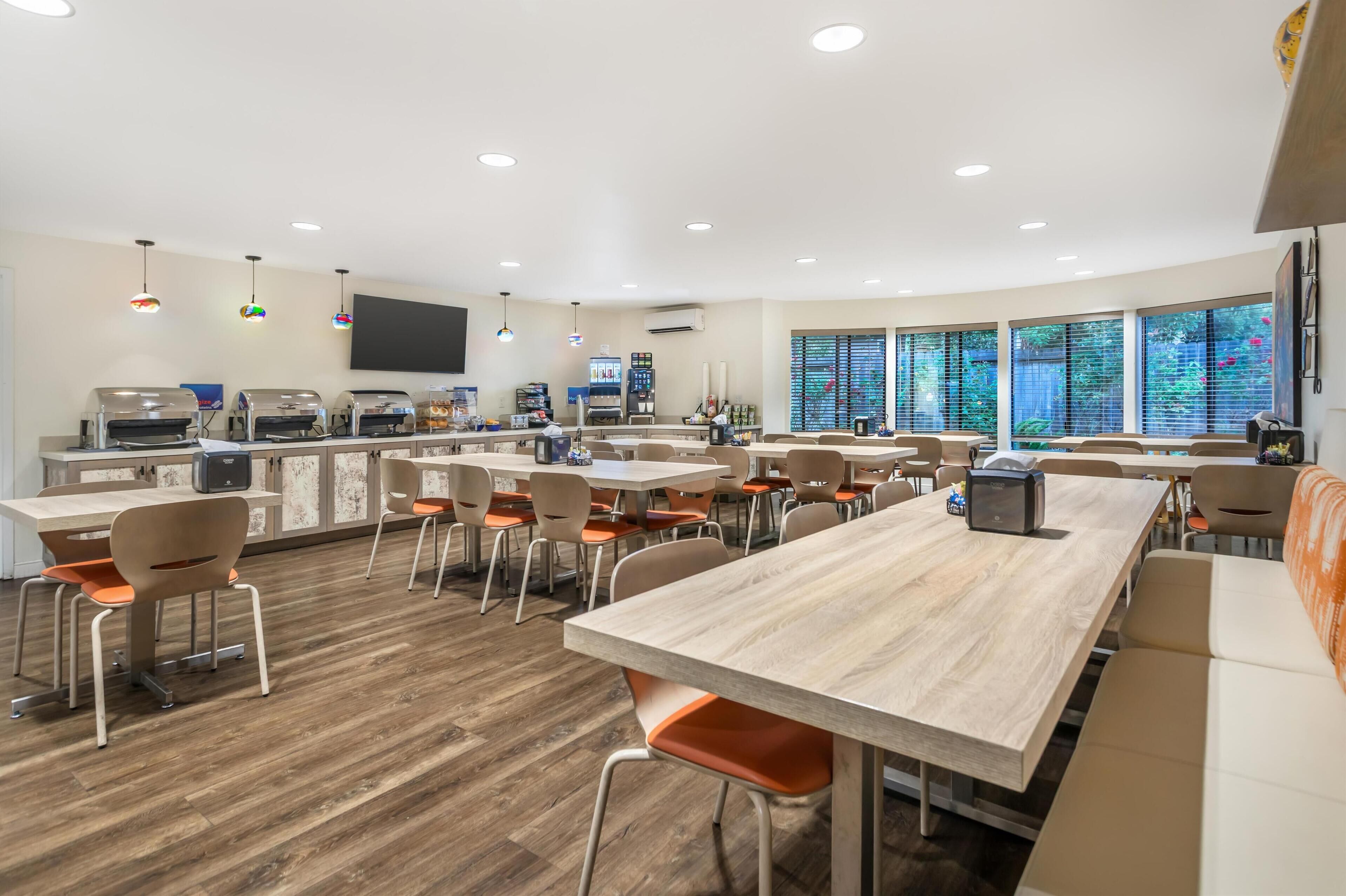 Free continental breakfast 