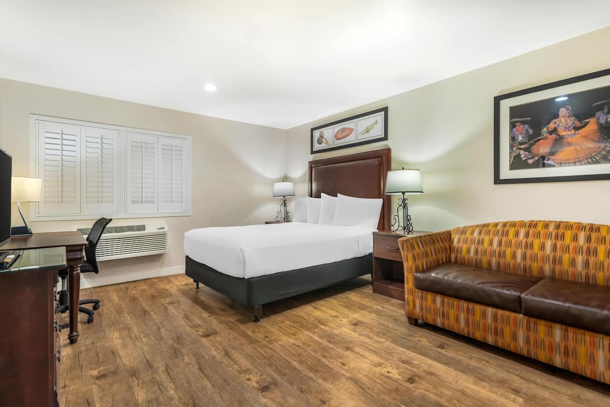 Suite, 2 Queen Beds, Non Smoking, Kitchen (with Sofabed, Full Kitchen) | Blackout curtains, iron/ironing board, cots/infant beds, free WiFi
