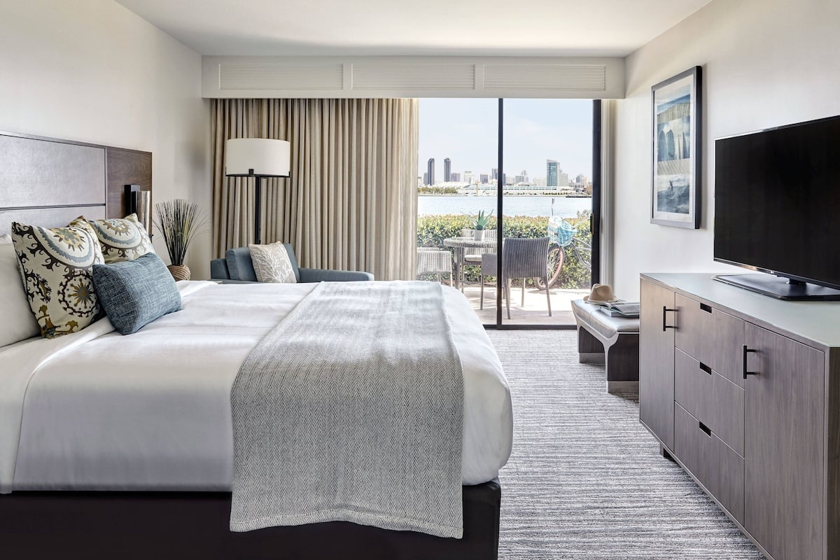 Egyptian cotton sheets, premium bedding, down duvets, pillow-top beds