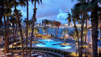 Egyptian cotton sheets, premium bedding, down duvets, pillow-top beds