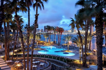 Egyptian cotton sheets, premium bedding, down comforters, pillowtop beds at Coronado Island Marriott Resort & Spa