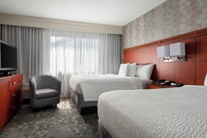 Hypo-allergenic bedding, in-room safe, desk, iron/ironing board - Courtyard by Marriott San Francisco Airport (San Bruno)